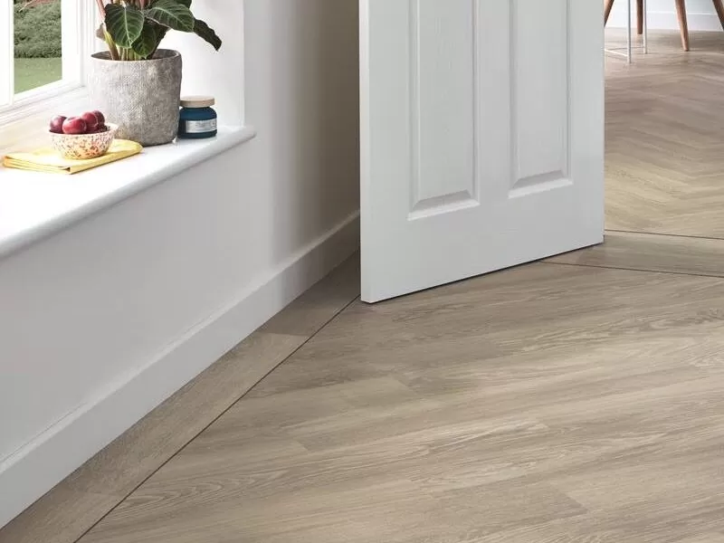 podłogi winylowe wodoodporne do salonu